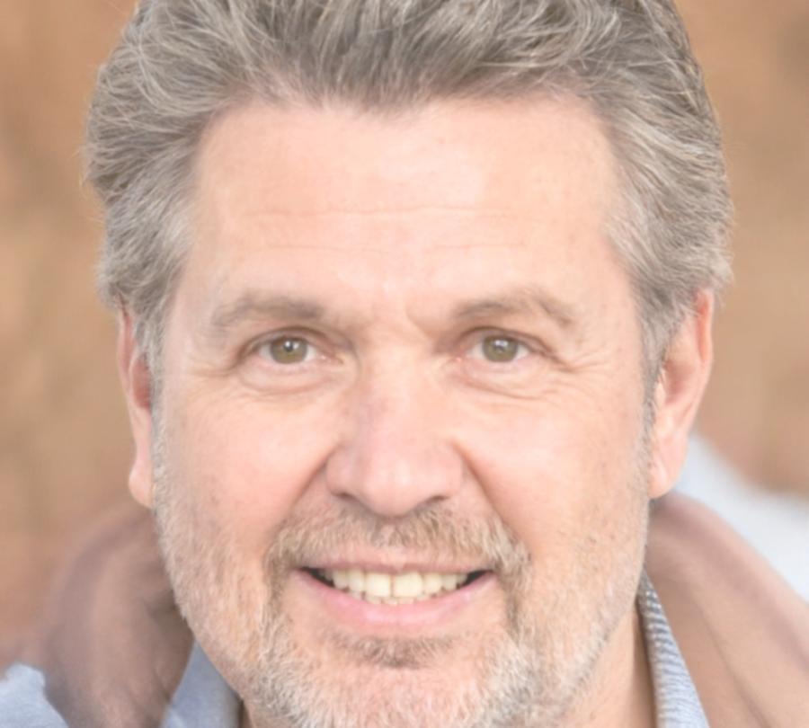 Marcus Thornfield - Lead Investment Psychology Instructor